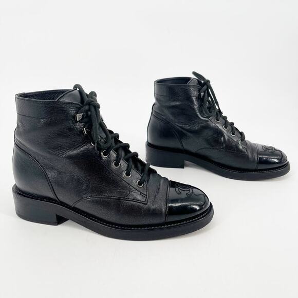 Chanel 2020 Interlocking CC Logo Black Glitter Patent Cap Toe Combat Boot EU 37 - Picture 1 of 16